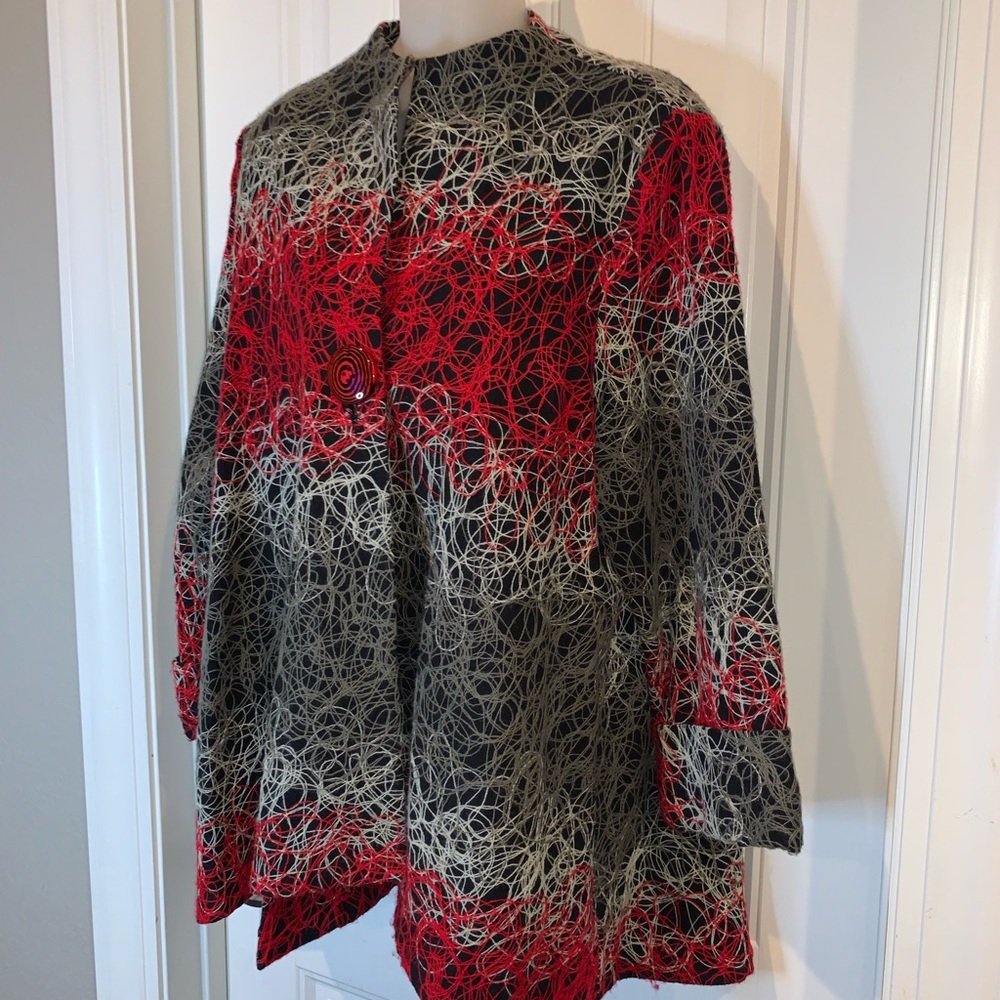 Gorgeous Jacket With Red Button Closure - image 4